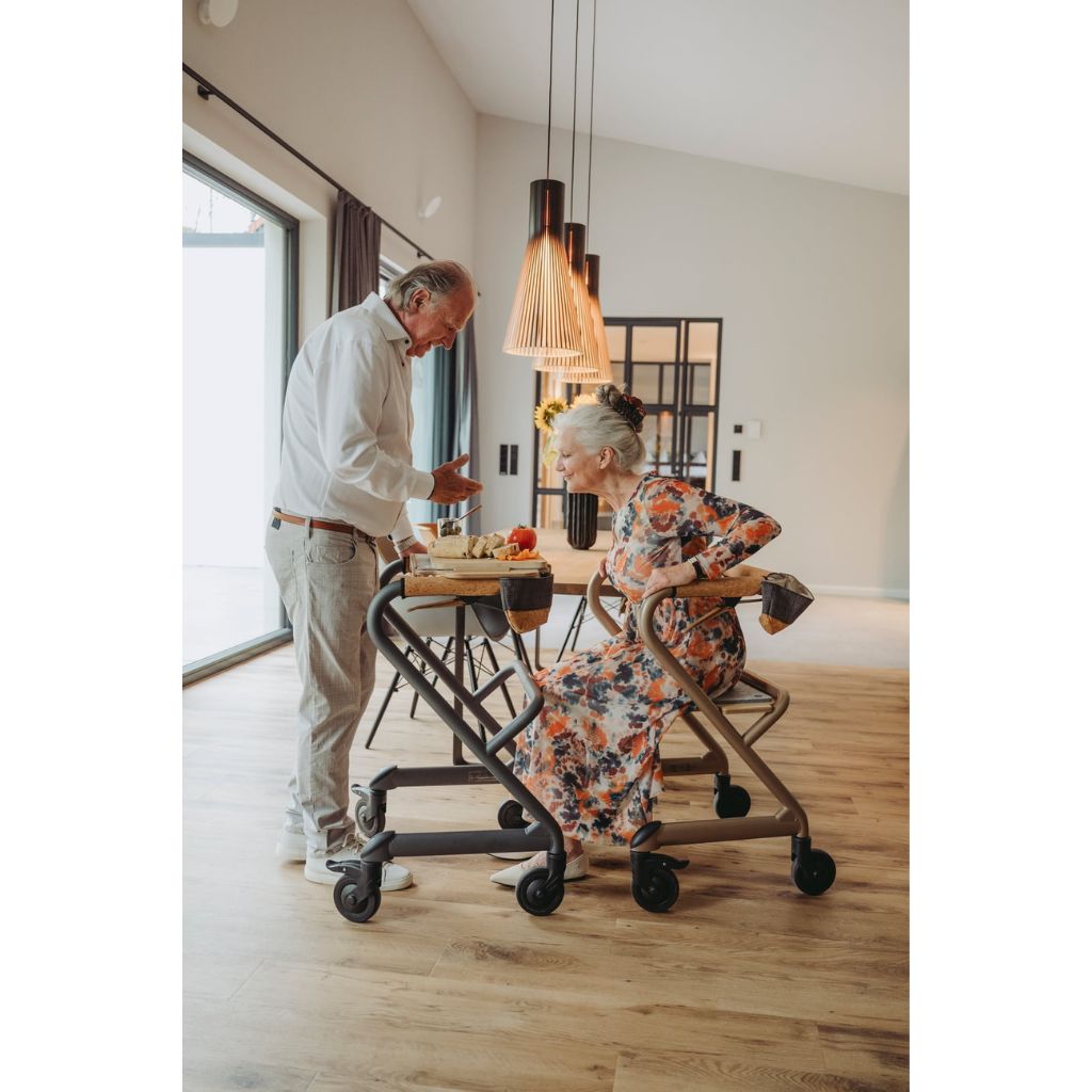 Saljol Wohnraumrollator Mann und Frau 1236715