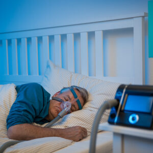 CARA CPAP-Nasenmaske, inkl. Kopfband, 360° Kugelgelenk, weiches Maskenkissen, CPAP Komplettmaske HMV CARA (#11155)